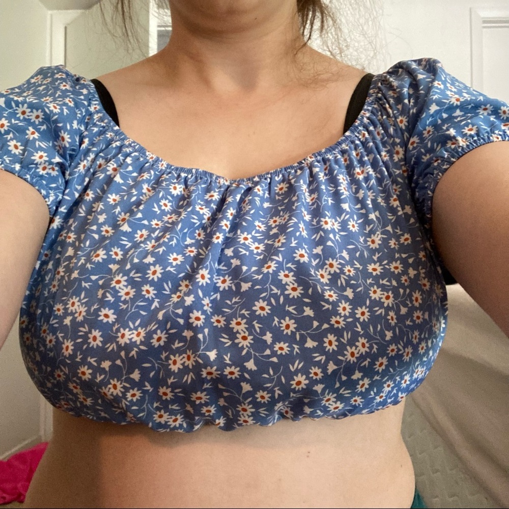XL Blue Floral Scrunch Crop Top